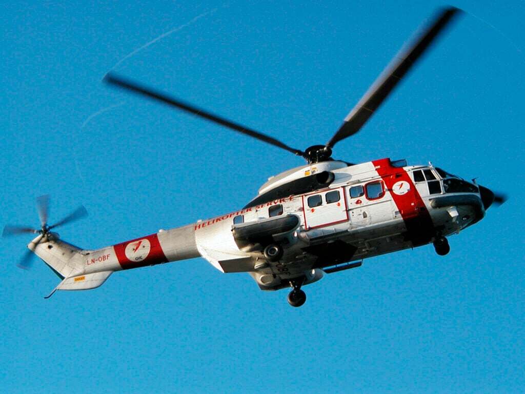 Helicopter landing on an offshore helideck monitored by a WISE Group Helideck Monitoring System